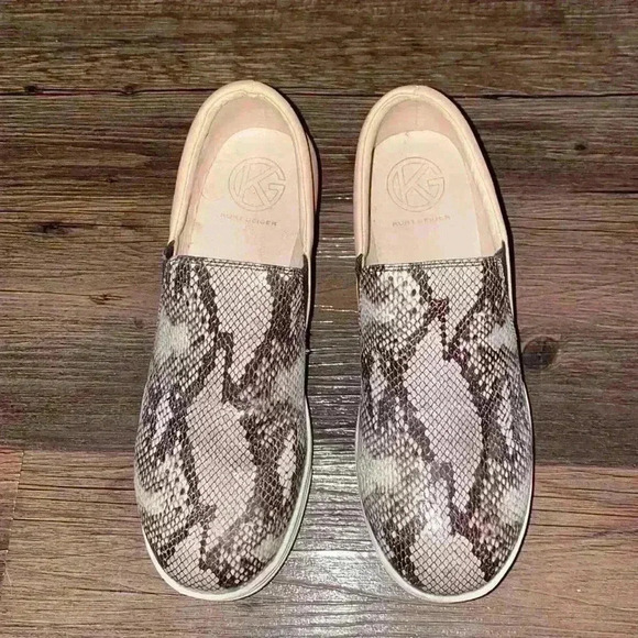 Like NEW Slip-on shoes animal print - Picture 2 of 5